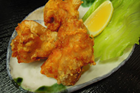 写真・唐揚げ・レタスとレモン付き